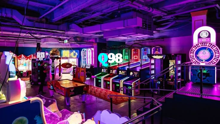 Q98 casino presented on mobile device in Pakistan with slots and live games